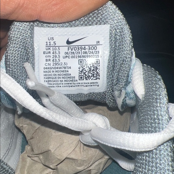 Stylish Blue and White Sneakers - Picture 6 of 7